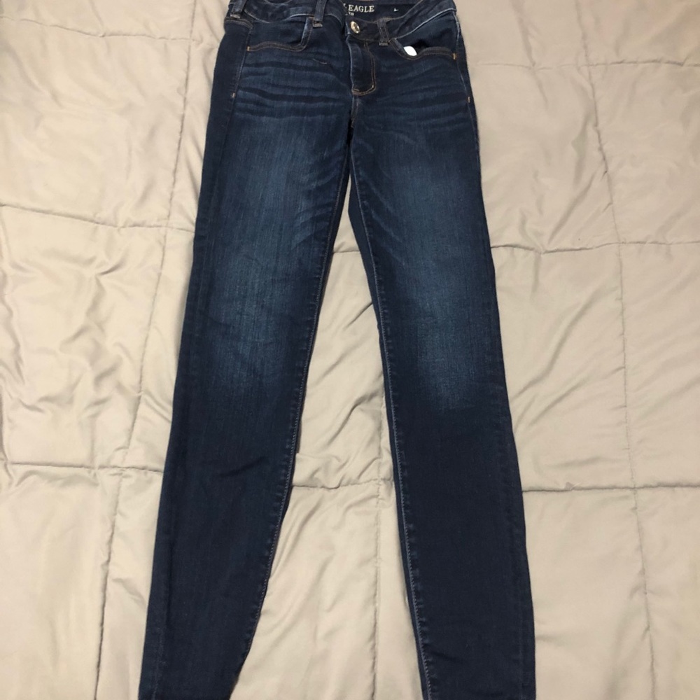 dark wash blue jeans